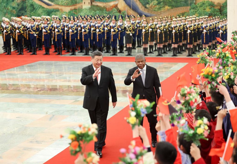 Rais Xi Jinping wa China akifanya hafla ya kumkaribisha Rais wa Jamhuri ya Angola Joao Lourenco katika Ukumbi wa Kaskazini wa Jumba la Mikutano ya Umma la Beijing kabla ya mazungumzo yao mjini Beijing, China, Machi 15, 2024. (Xinhua/Ding Haitao)