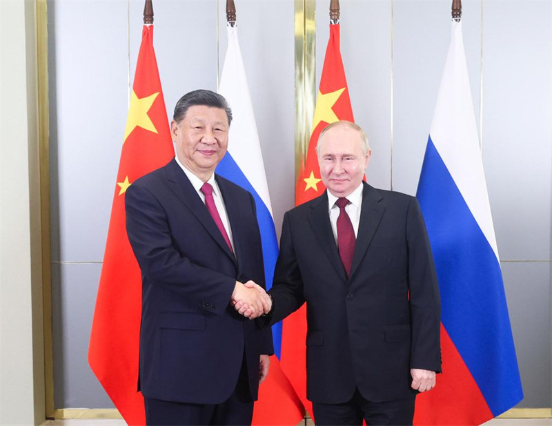 Rais Xi Jinping wa China akikutana na Rais wa Russia Vladimir Putin kabla ya Mkutano wa 24 wa Baraza la Wakuu wa Nchi Wanachama wa Jumuiya ya Ushirikiano ya Shanghai mjini Astana, Kazakhstan, Julai 3, 2024. (Xinhua/Ju Peng)