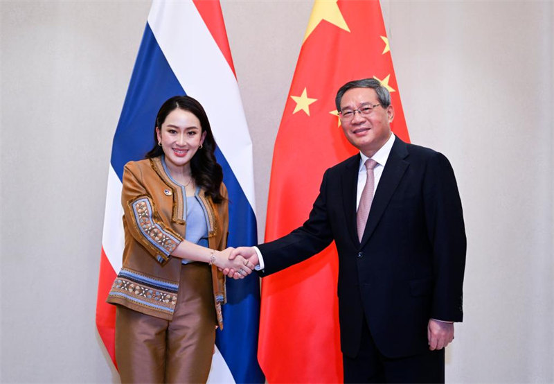 Waziri Mkuu wa China Li Qiang akikutana na Waziri Mkuu wa Thailand Paetongtarn Shinawatra pembezoni mwa mikutano ya viongozi kuhusu ushirikiano wa Asia Mashariki iliyofanyika Vientiane, Laos, Oktoba 10, 2024. (Xinhua/Zhang Ling)